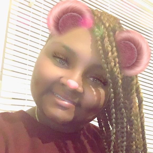 Meet your Posher, Whitney - Picture 1 of 1